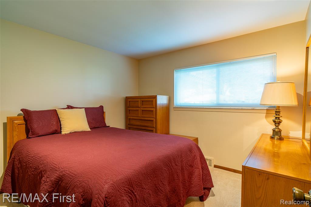 54815 FRANKLIN Drive, Shelby Twp, MI 48316 — Photo 37