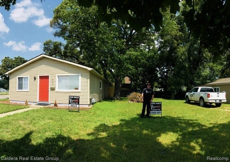 1005 E Muir Avenue, Hazel Park, MI 48030