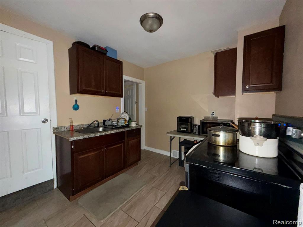 5629 Gateshead Street, Grosse Pointe, MI 48236 — Photo 17