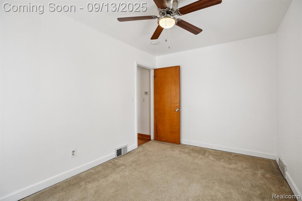 553 E Annabelle Avenue, Hazel Park, MI 48030 — Photo 15