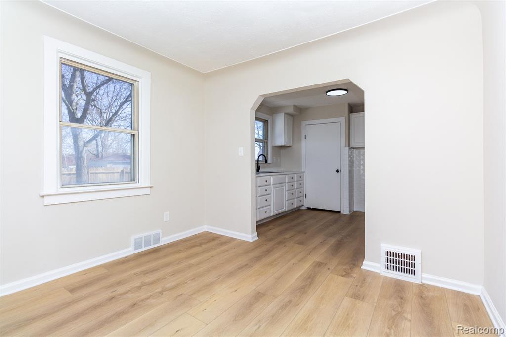 8316 RIVARD Avenue, Warren, MI 48089 — Photo 7