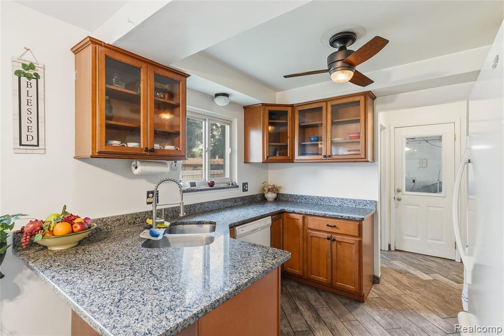 4821 Shelbyshire Drive, Utica, MI 48316 — Photo 5