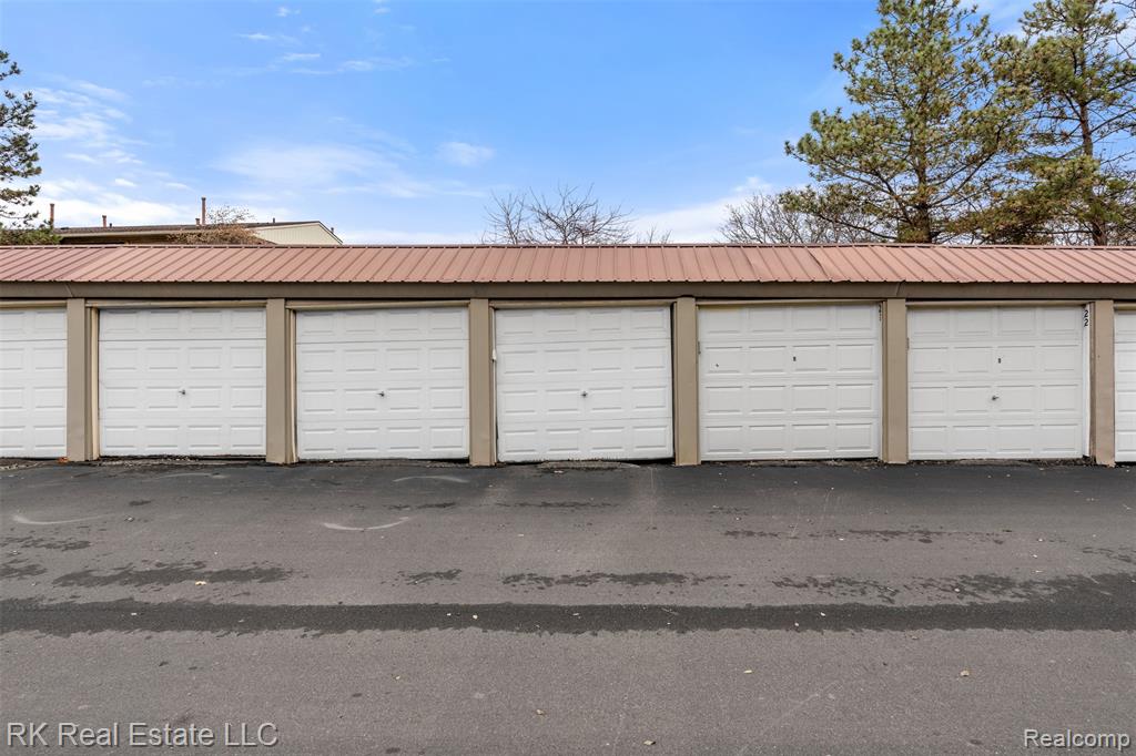 44900 Bayview Drive Unit #20, Novi, MI 48377 — Photo 29