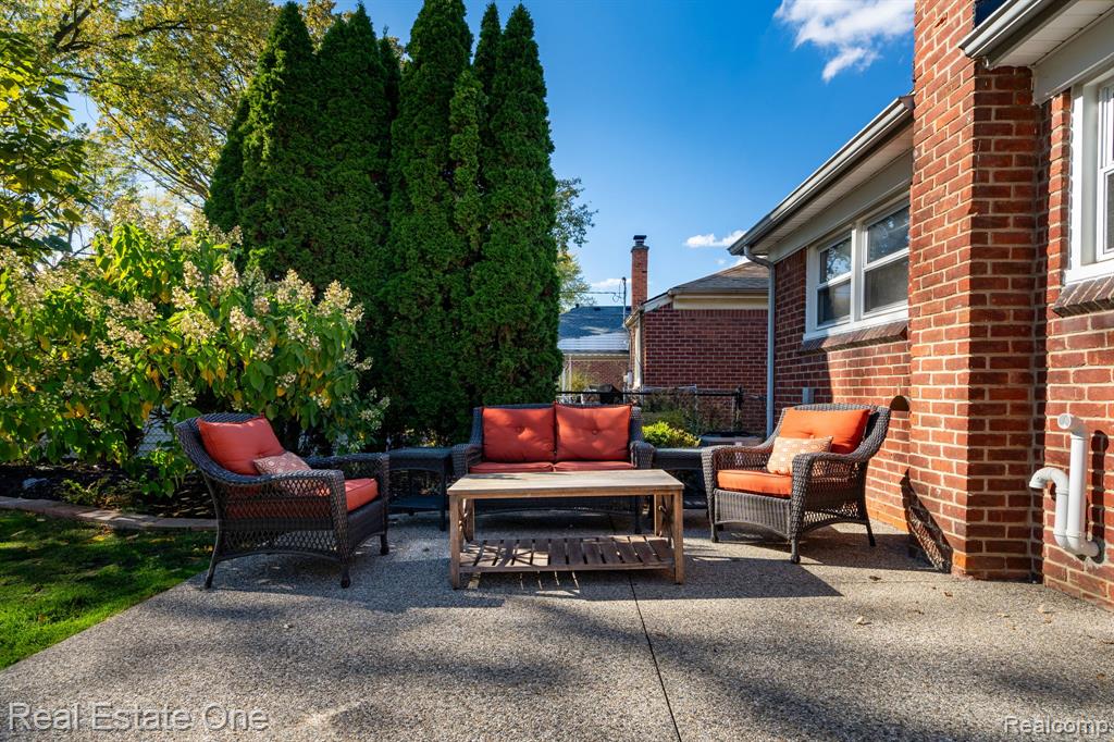 421 W Sunnybrook Drive, Royal Oak, MI 48073 — Photo 33