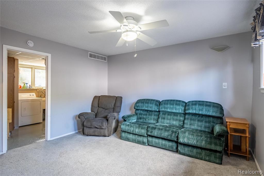 908 W Elmwood Avenue, Clawson, MI — Photo 21