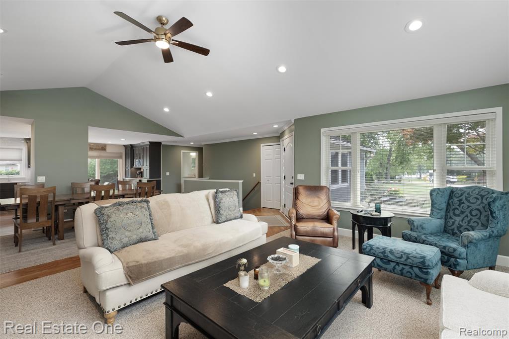 1045 Clara Street, Commerce Twp, MI 48390 — Photo 6