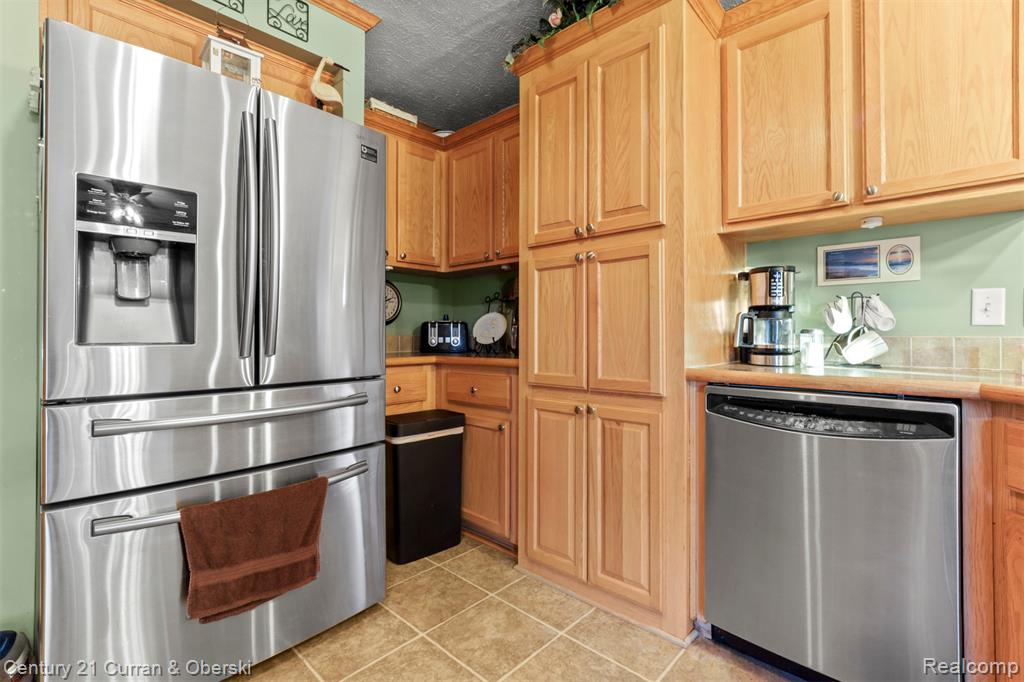 11191 Shady Grove Court, South Lyon, MI 48178 — Photo 10