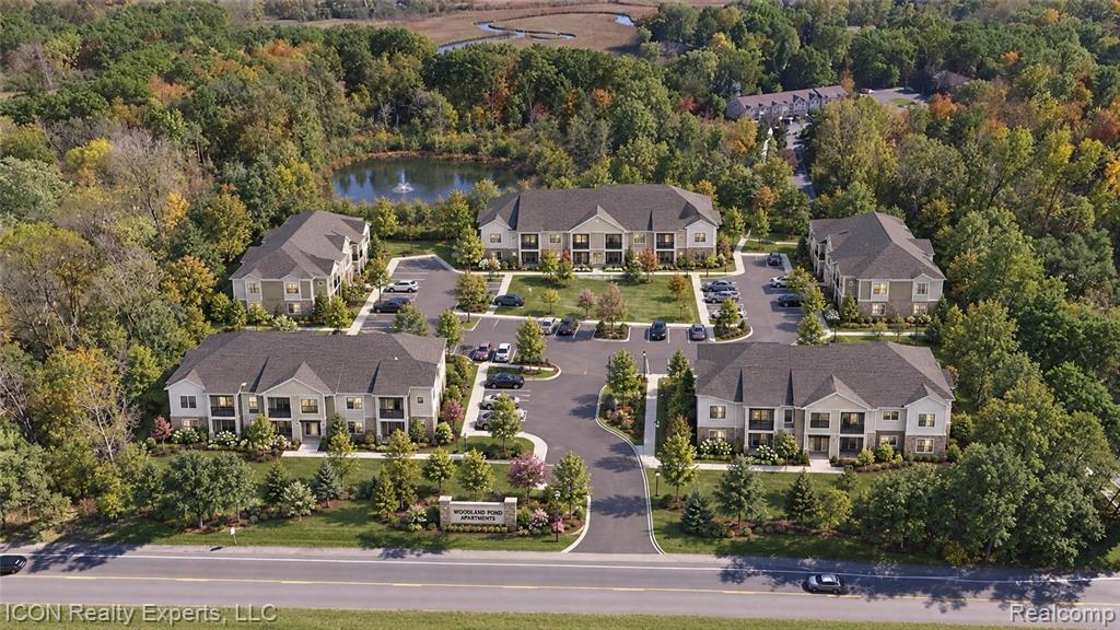 5743 Cooley Lake Rd, Waterford, MI 48327