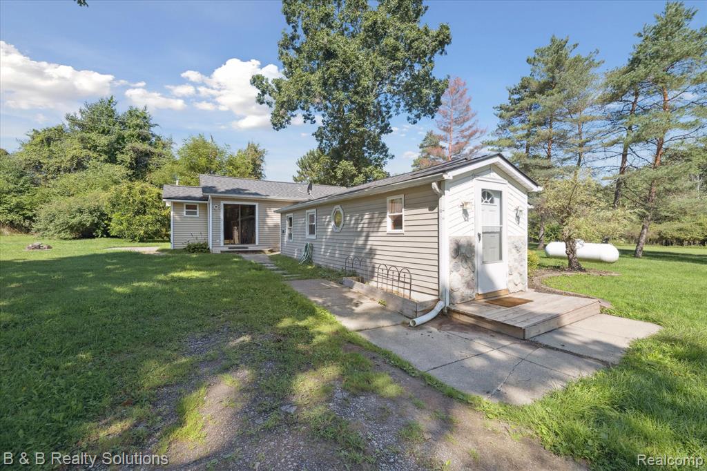 5159 Millis Road, North Branch, MI 48461 — Photo 2