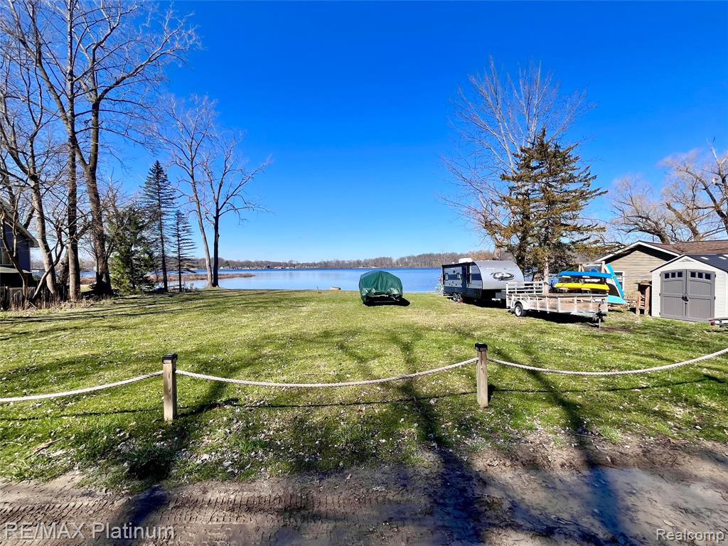 11280 Patterson Lake Dr Drive, Pinckney, MI 48169 — Photo 2