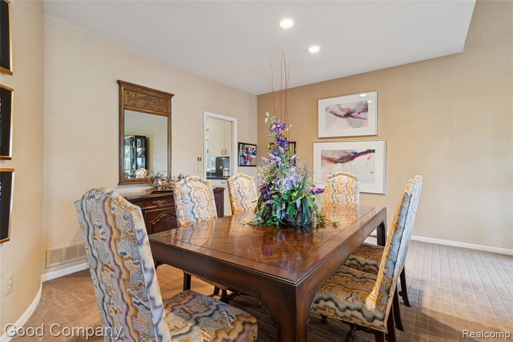 5104 Woodcliff Hill Road W, West Bloomfield, MI 48323 — Photo 16