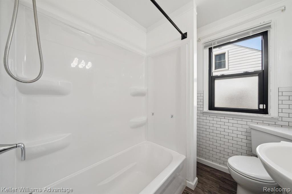 836 CLINTON Street, Wyandotte, MI 48192 — Photo 17