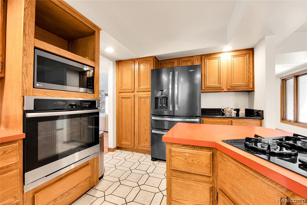 8285 Staghorn Trail, Clarkston, MI 48348 — Photo 22