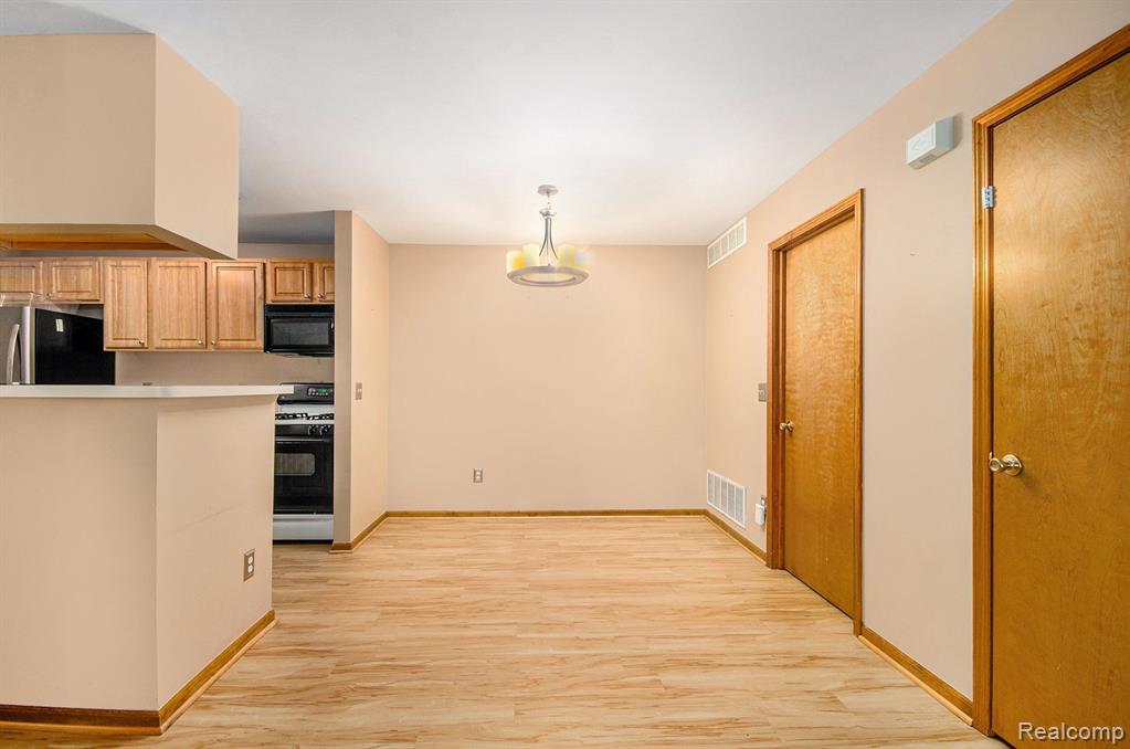 356 MARIGOLD Circle, Westland, MI — Photo 6