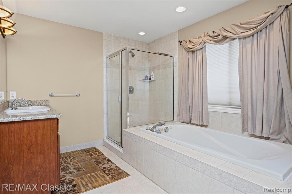 4930 Menominee Lane, Clarkston, MI 48348 — Photo 43