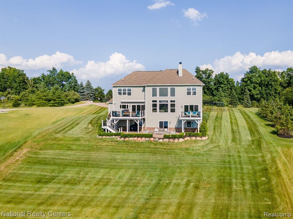 9869 Dartmouth Road, Clarkston, MI 48348 — Photo 57