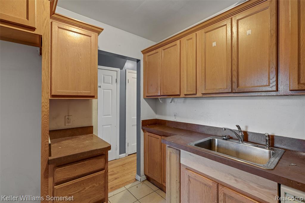 19239 Beaconsfield Street, Harper Woods, MI 48225 — Photo 8