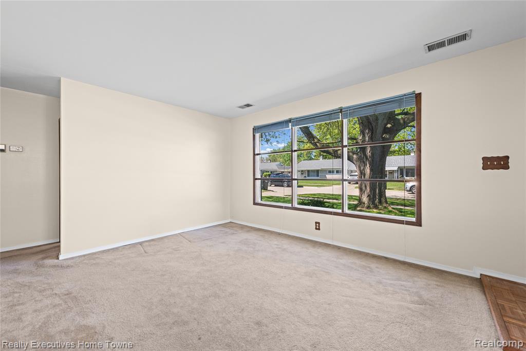 25520 Miracle Drive, Madison Heights, MI 48071 — Photo 12