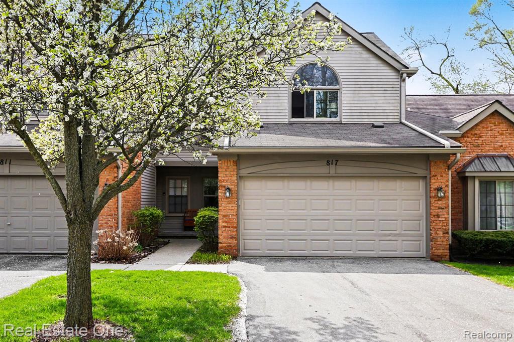 817 Woodridge Hills Drive, Brighton, MI, 48116