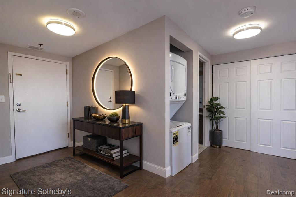 250 E Harbortown Drive - Photo 5