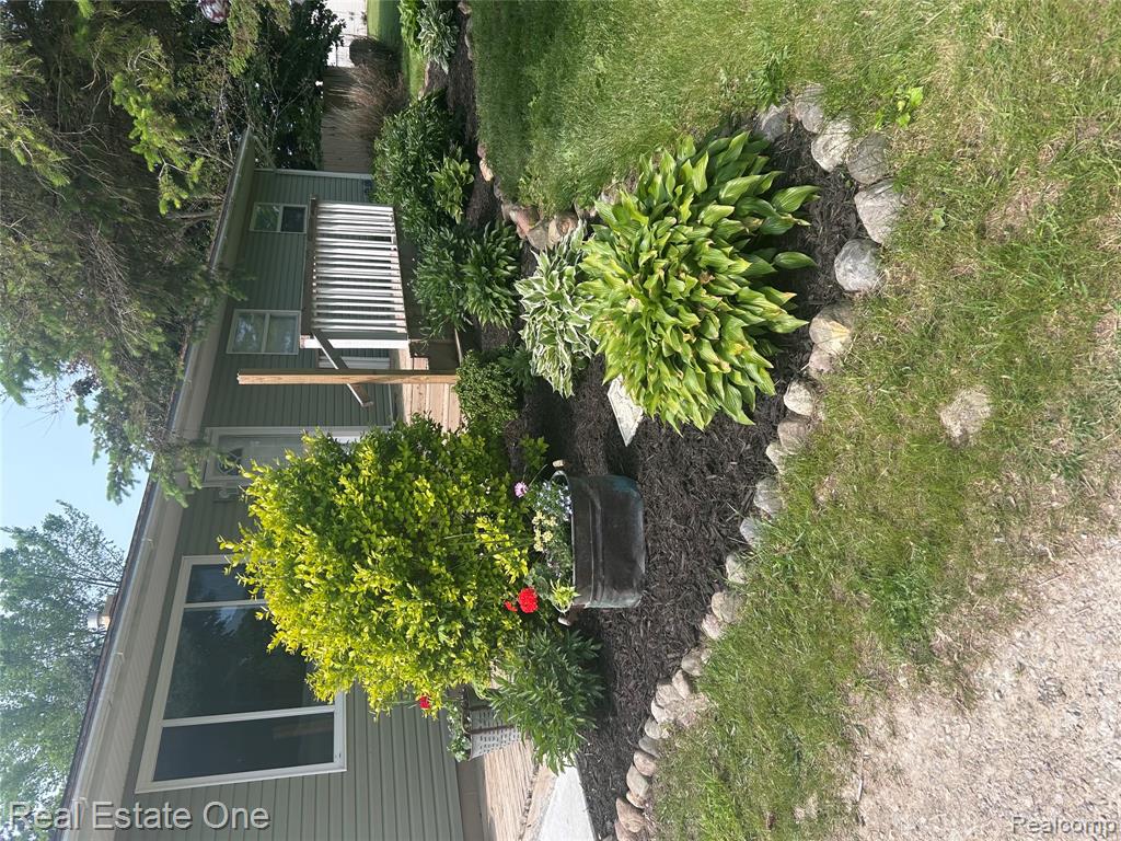 11392 E Carpenter Road, Davison, MI 48423 — Photo 33