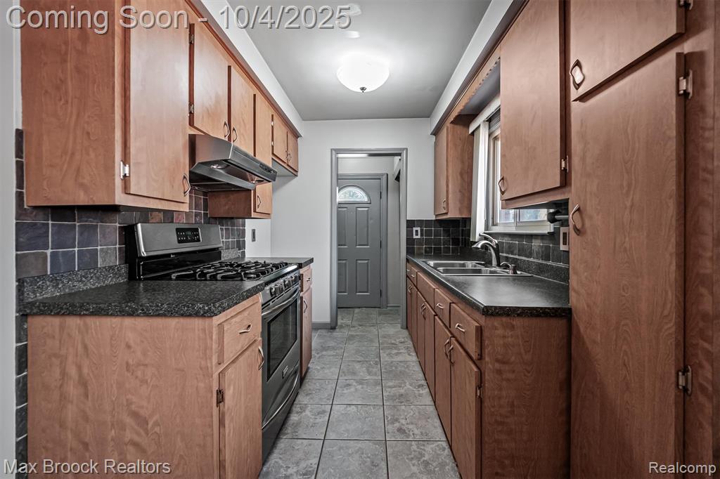 8282 Nightingale Street, Dearborn Heights, MI 48127 — Photo 9