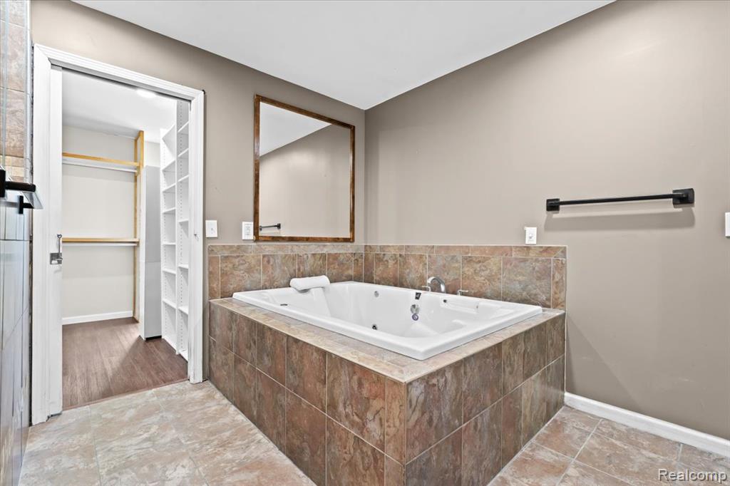 5620 Hatchery Road, Waterford, MI 48329 — Photo 22