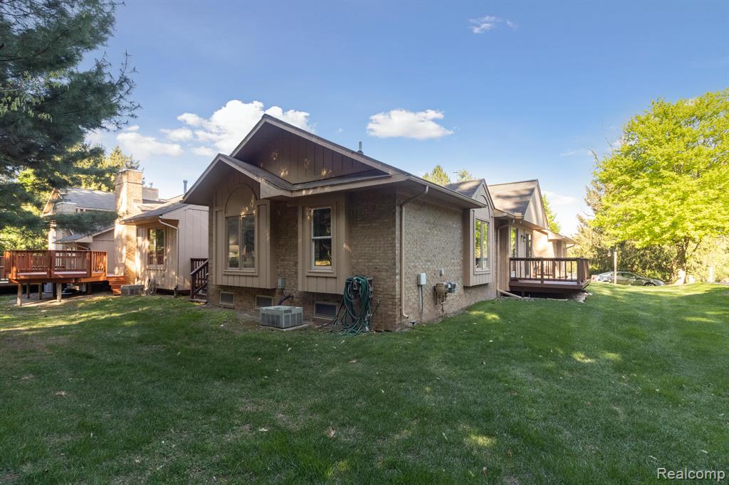 22300 RIVER RIDGE Trail, Farmington Hills, MI 48335 — Photo 27
