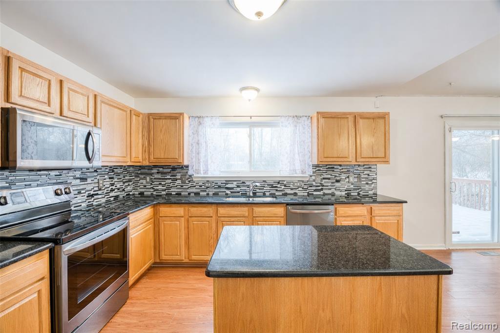 10237 Swan Lake Circle, Ypsilanti, MI 48197 — Photo 14