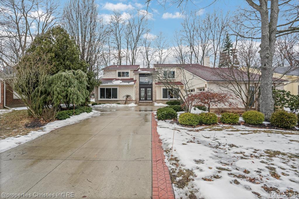 5896 NANEVA Court, West Bloomfield, MI — Photo 2