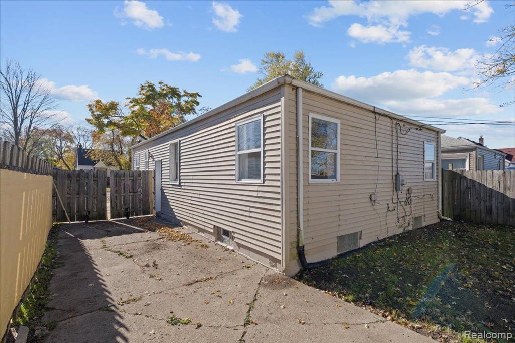 567 E MADISON Avenue, Pontiac, MI 48340 — Photo 6