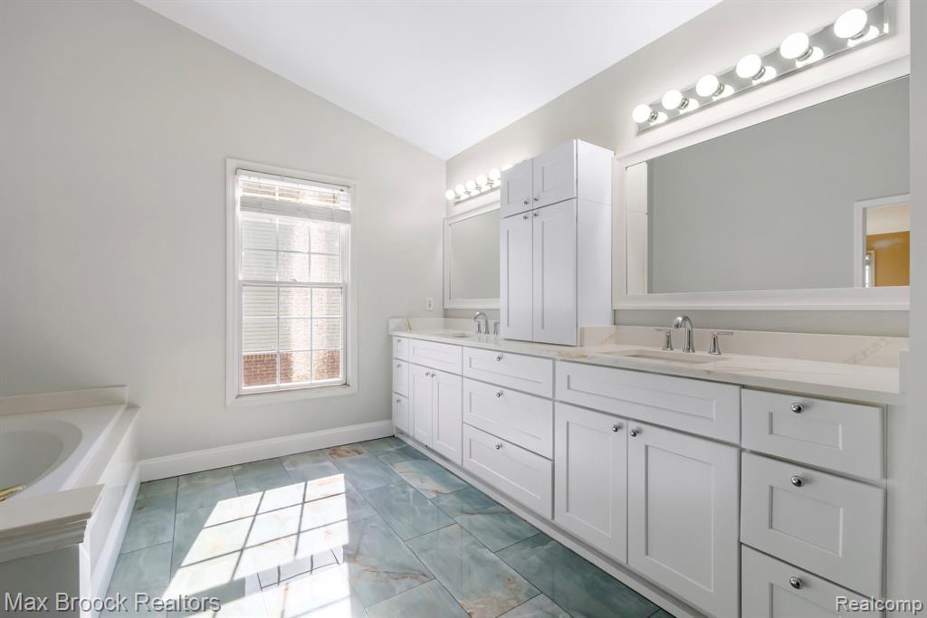 7657 Windgate Circle, West Bloomfield, MI 48323 — Photo 38
