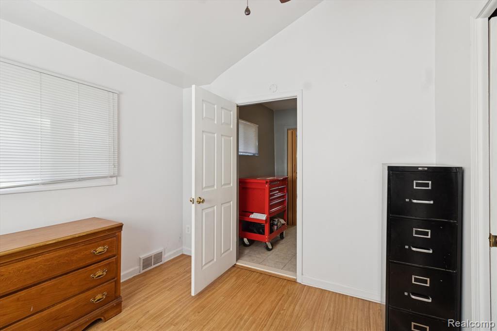 639 N Harvey Street, Westland, MI — Photo 24