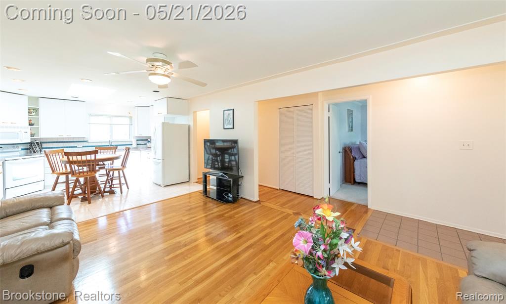 2445 Liverpool, Auburn Hills, MI 48326 — Photo 18
