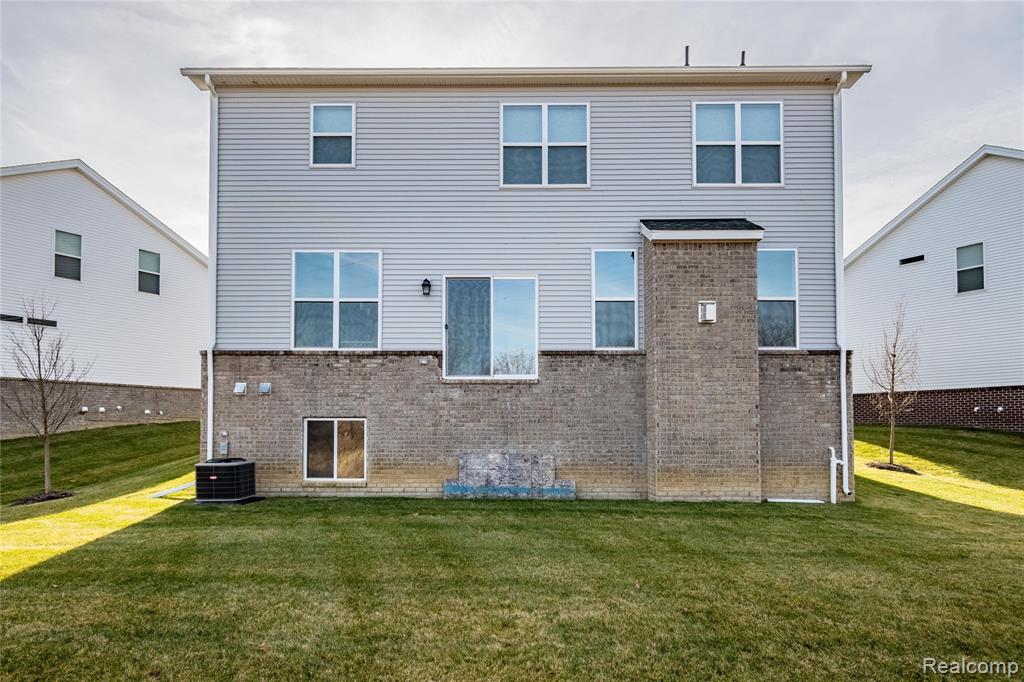 5556 Hobart Court, West Bloomfield, MI — Photo 37