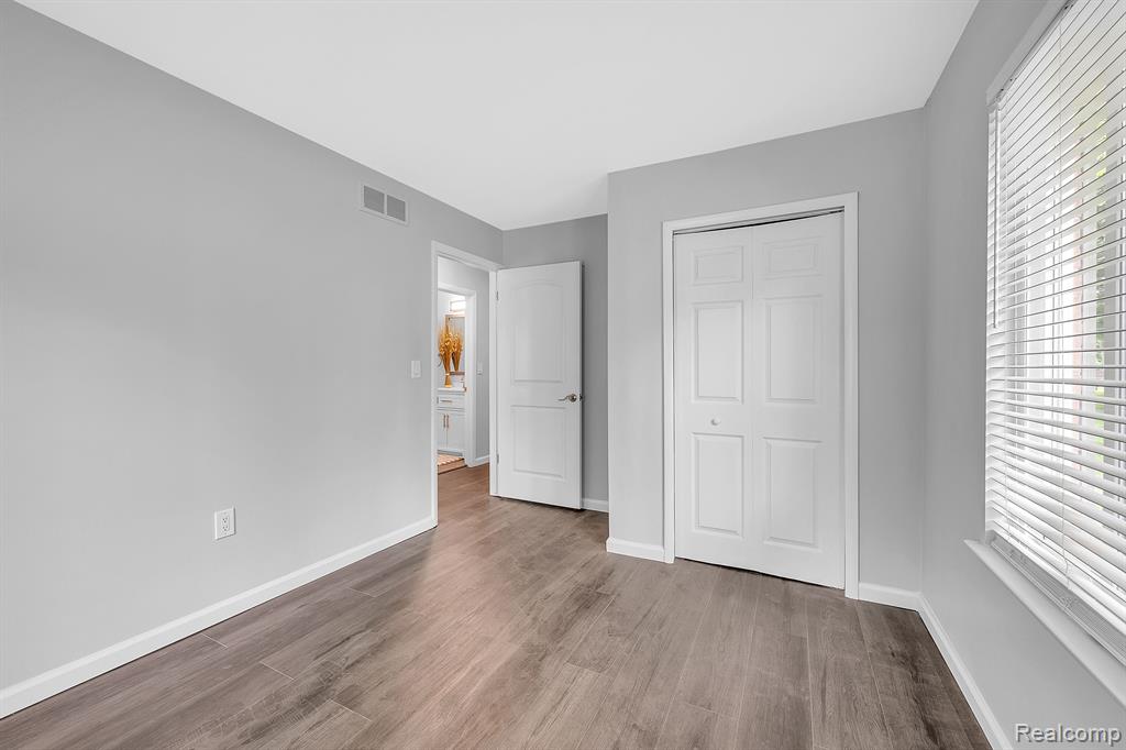 1963 WICKHAM Street, Royal Oak, MI 48073 — Photo 11