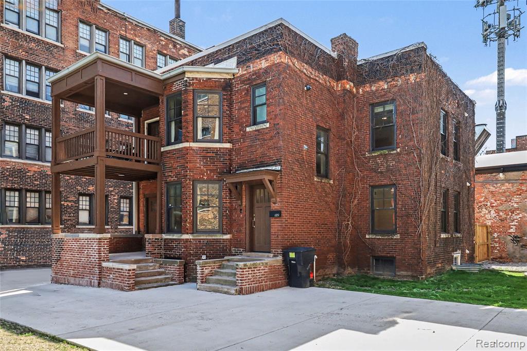 689 W Alexandrine Street - Photo 3