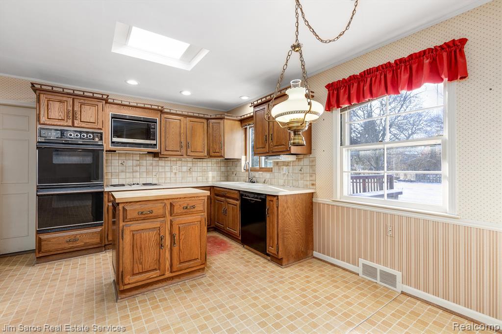 805 BALFOUR Street, Grosse Pointe Park, MI 48230 — Photo 9