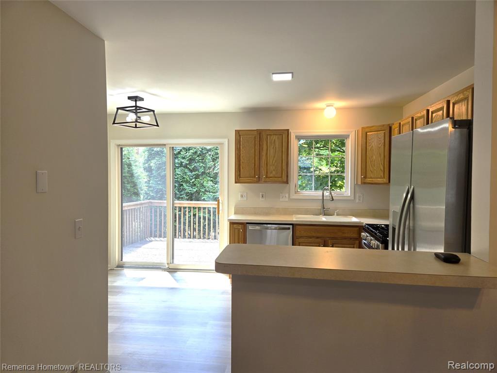 8 Hickory Court, Unit 8, Dearborn Heights, MI 48127 — Photo 24