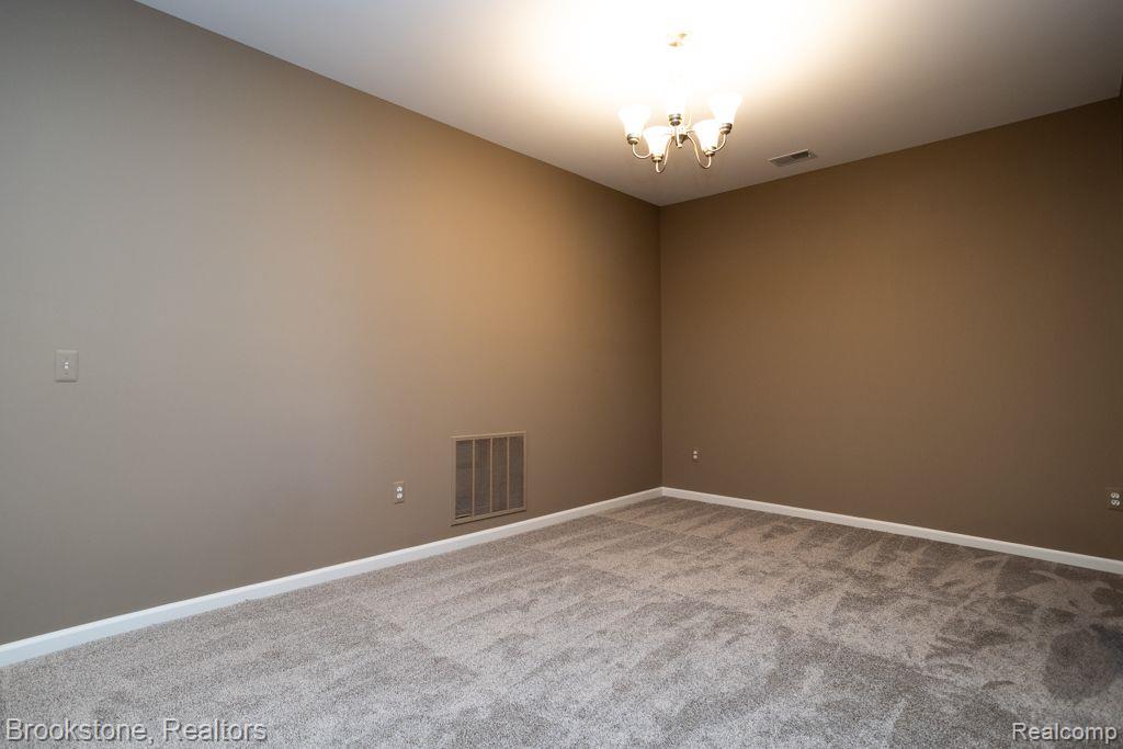 5829 TWIN OAKS Drive, Sterling Heights, MI 48314 — Photo 12