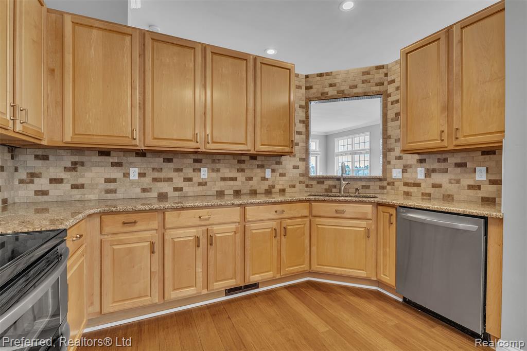 985 Watersedge Court, Oxford, MI 48371 — Photo 29