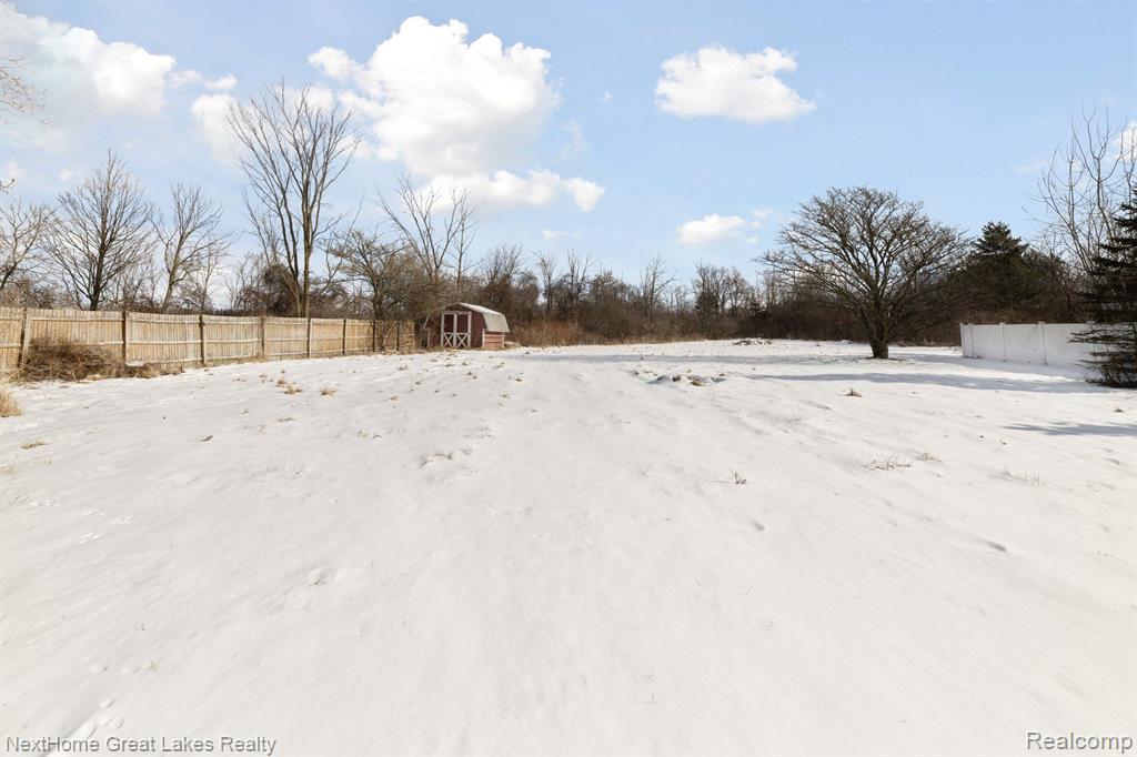 4173 S BELSAY Road, Burton, MI 48519 — Photo 4