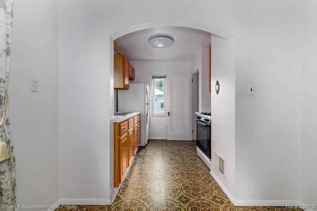 6109 Barrie Street, Dearborn, MI 48126 — Photo 15