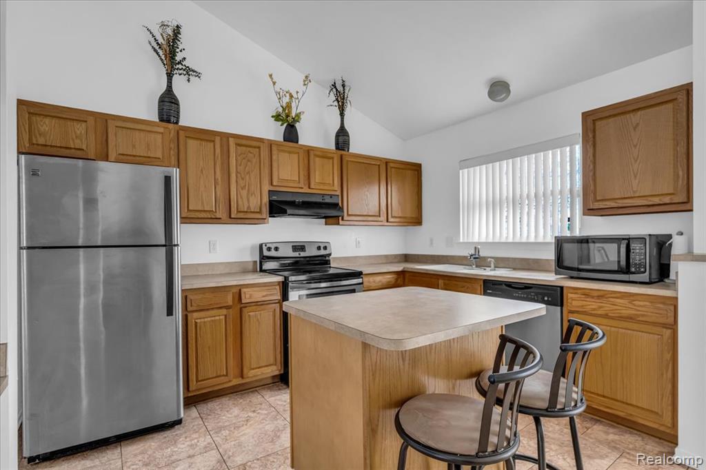 845 Canter Lane, Auburn Hills, MI 48326 — Photo 12