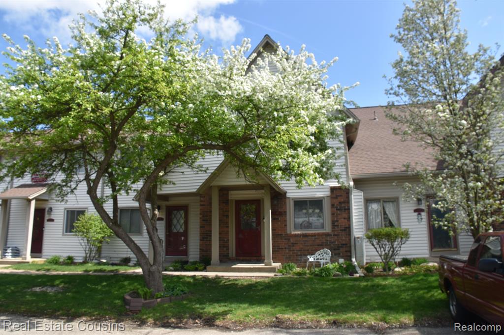 7230 BLUEWATER Drive, 130, Clarkston, MI 48348 — Photo 33