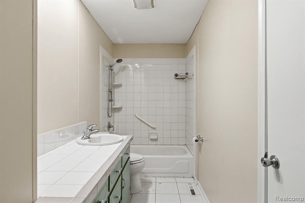 532 Michigan Avenue, Marysville, MI 48040 — Photo 23