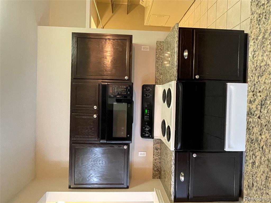 1852 Flagstone Circle, Rochester, MI 48307 — Photo 17