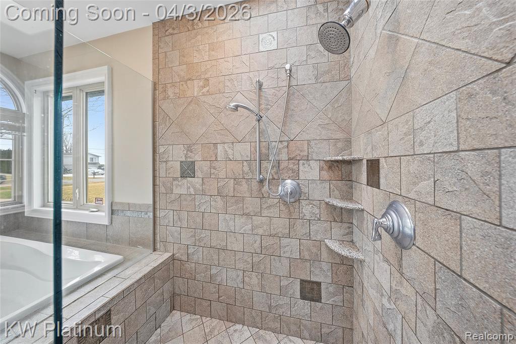 48877 Point Lakeview Drive, Chesterfield, MI 48047 — Photo 17