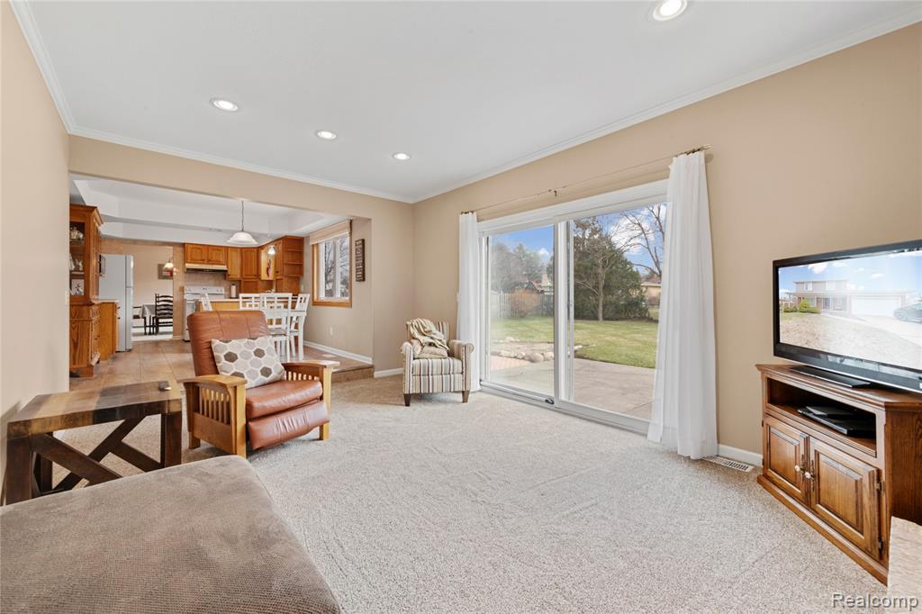 4902 Hubbard Drive, Troy, MI 48085 — Photo 16