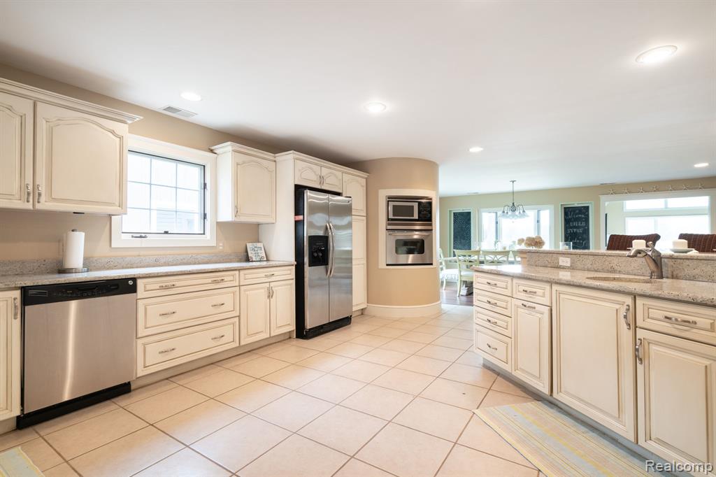 3831 Woodland Drive, Highland, MI 48356 — Photo 14